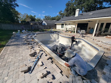 Waters Edge Pools pool project