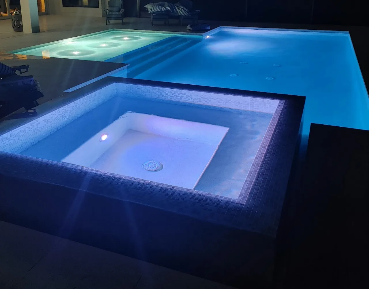 Custom Pools of Naples