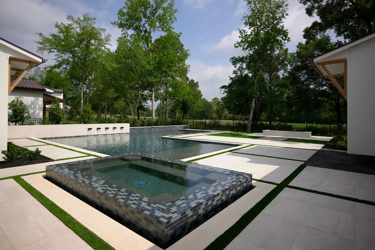 Instyle Pools & Spa Inc pool project