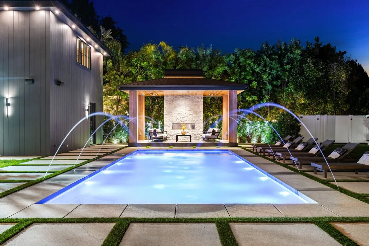 GROVES SWIMMING POOL SERVICE, INC.