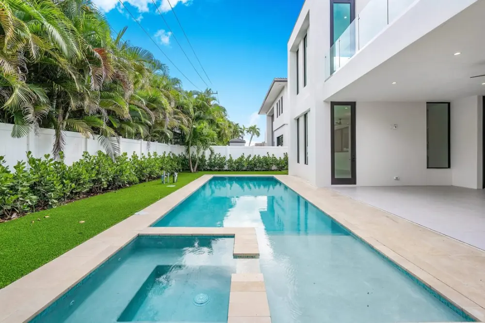 Dolphin Pools & Spas Inc