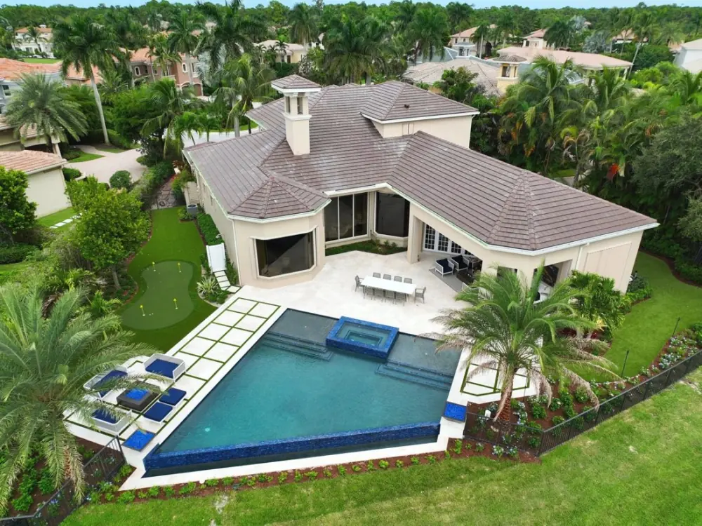 Dolphin Pools & Spas Inc