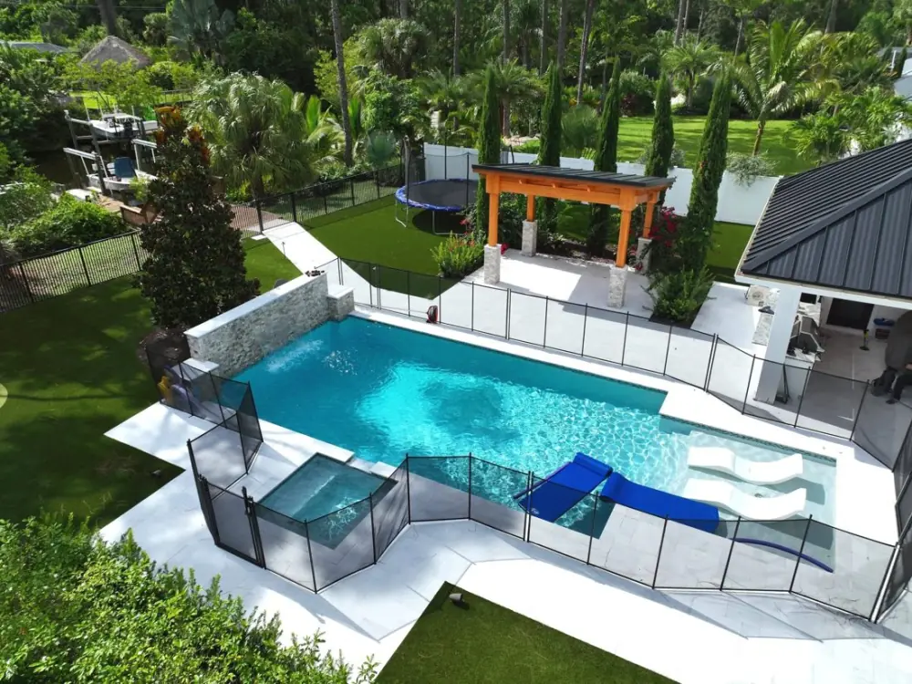 Dolphin Pools & Spas Inc