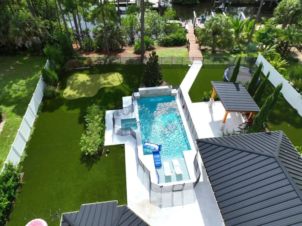 Dolphin Pools & Spas Inc