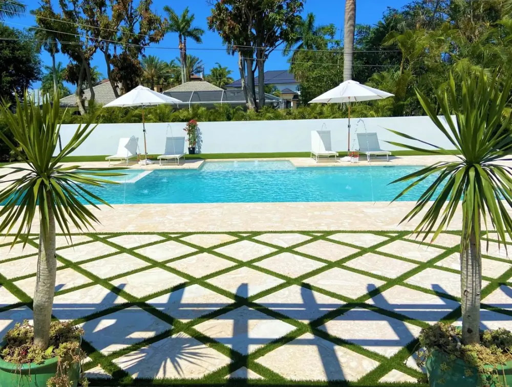 Dolphin Pools & Spas Inc